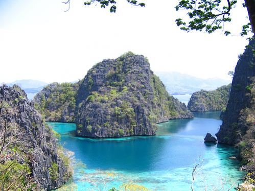 basuanga islets

Islets on the way to Kayangan Lake, Busuanga, Palawan, the cleanest lake in the Philippines.