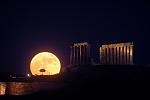 The moon impersonating the sun